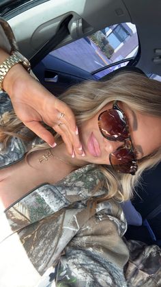 #outfit #fashion #aesthetic #camo #quay #sunglasses #gold Preppy Car, Anime Best Friends, Instagram And Snapchat, Girly Girl, Tattoos For Women, Mood Board, Blonde, Street Wear, Cute Outfits