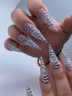 Chrome Spiral Nails, Black Spiral Nails, Spiral Nails Design, Spiral Nails, Long Nail Designs, Stiletto Nails Designs, Glow Nails, Nail Colours