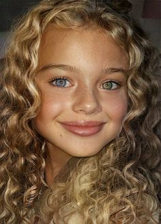 Blonde Hair Green Eyes, Blonde Kids, Girl With Green Eyes, Rare Features, Kids Curly Hairstyles, Blonde Hair Blue Eyes