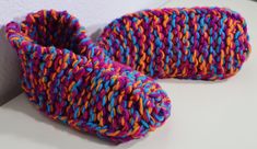 "Warm feet, unisex house slippers, knitted slippers, children's slippers, comfort and convenience, equal clothing for parents and children. Handmade knitted slippers, they are very warm, comfortable, soft and great for indoor use. Ideal for all floors types. They give a nice feeling when walking. They keep the feet warm and breathable. Furthermore, they are light and soft. They fit well on the feet. Designed to last. Ideal gift for him or her. Components: acrylic yarn. Thanks to this fabric, the Cozy Knitted Booties With Round Toe, Handmade Cozy Yarn Slippers, Handmade Yarn Slippers For Winter, Handmade Casual Indoor Slippers, Handmade Casual Slippers For Gifts, Handmade Casual Slippers As A Gift, Handmade Casual Slippers For Gift, Handmade Casual Slippers As Gift, Handmade Casual Booties As Gift