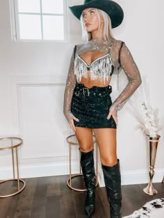 Concert Outfit Black Women, Meghan Patrick, Concert Outfit Black, Traje Cowgirl, Beyonce Concert Outfit, Beyoncé Concert, Nfr Outfits, Concert Look, Country Concert Outfits