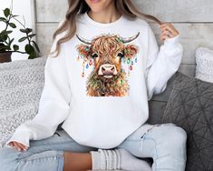 Christmas Cow Sweatshirt, Cow Lights Sweater, Cow Women Sweatshirt, Cow Lover Shirt, Christmas Sweatshirt, Highland Cow Crewneck, Farm Xmas Highland Cow Christmas, Sweatshirt Western, Cow Christmas, Baby Swimsuit, Beige Pullover, Highland Cattle, Retro Baby, Favorite Sweater, Holiday Sweater