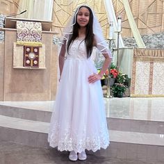 Worn Once For Two Hours- Kept In Good Condition With Bag Over. Will Also Provide Veil & Gloves Girls Communion Dresses, Kids' Dresses, Veil, Gloves, Hand Made, Color White, Formal Dresses, Dresses, White