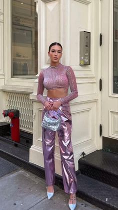 Metalic Aesthetic Outfit, Drag Brunch Outfit Winter, Fall Trend 2023, Light Pink Going Out Outfit, Metallic Outfit Aesthetic, Metallic Outfit Ideas Party, Pink Metallic Pants Outfit, Metalic Outfits Ideas, Metallic Outfit Ideas