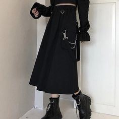 Techwear Skirt, Black Cargo Skirt, Dresses 90s, Techwear Women, Women Grunge, Goth Harajuku, Skirt Tops, Estilo Harajuku, Clothes Reference