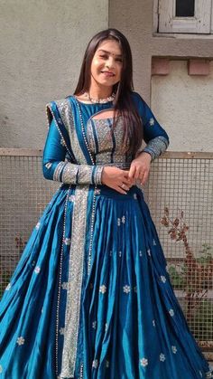 women's diwali outfit Long Gown Dress Traditional, New Pattern Indian Dress, Anarkali From Saree Ideas, New Designer Dresses For Wedding, Dress Pattern From Saree, Saree Dress Design Ideas Anarkali, Traditional Gown Designs, Saree Gowns Dresses Indian, Long Traditional Gowns Indian