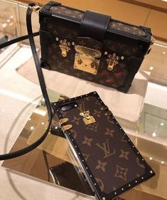 #Louis #Vuitton #Handbags My#fashion Trends,2018 New LV Bags Collection for Louis Vuitton. #Louisvuittonhandbags Tas Louis Vuitton, Tas Lv, Louis Vuitton Box, Sac Louis Vuitton, Cheap Purses, Mom Bags, Luxury Purses, Cheap Handbags, Lv Handbags