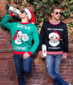 There's one in every office. Lurking in the corner behind the stationery cupboard like the Grinch who stole Christmas, ready to scream out an innuendo at the first hint of anything Christmas-related. Why not beat the office joker to it this year with this Men's Santa's Coming Ugly Christmas Sweater? Tell your "that's what she said" colleagues to put a yam in it this year with your own ugly Christmas sweater - this festive finery does the hard work for you. Complete with an iconic green and red f Ugly Grinch Christmas Sweater, Mens Christmas Party Outfit, The Grinch Who Stole Christmas, Party Outfit Men, Mens Ugly Christmas Sweater, Grinch Who Stole Christmas, Santas Coming, Ugly Christmas Sweater Funny, Christmas Party Outfits