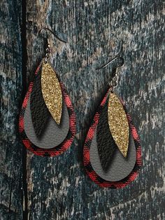 Diy En Cuir, Earring Sublimation, Diy Leather Earrings, Leather Jewelry Diy, Diy Jewelry Inspiration, Earrings Inspiration, Homemade Jewelry, Cricut Creations, Leather Projects