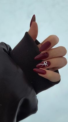 red wine nails Best Friend Nails Ideas, Nails Inspo 2023, Red Wine Nails, Neutral Nails Acrylic, Natural Nails Manicure, Wine Nails, Beautiful Nail Polish, November Nails, Beige Nails