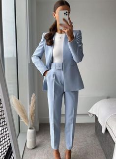 Chic Bridal Shower Outfits Guest, Office Outfits Women Ceo, Spring Lawyer Outfits, Monochromatic Office Outfit, Glam Style Aesthetic, Pretty Uniform, Female Suit, Business Clothes, Outfit Essentials