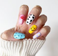 These are the BEST Coachella nails ideas and other festival nails summer acrylic! If you’re looking for the cutest festival nail designs, such as festival nails Coachella, cute mix and match nails, music festival nails acrylic coffin, colorful festival nail art designs, or any other festival nail ideas for 2022, then this is the post that you’ll want to check out! Nails Evil Eye, Music Festival Nails, Smiley Nails, Coachella Nails, Nails Festival, Match Nails, Kids Nails, Designer Nails, Nails Gel Nails