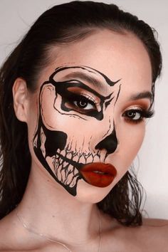 Halloween Make Up 2022, Halloween Idea Make Up, Face Makeup For Halloween For Women, Ideas For Face Painting, Holloween Makeup 2021, Face Painting Halloween Women, Spooky Makeup Looks Halloween, Cool Halloween Makeup Creative, Costume Makeup Easy