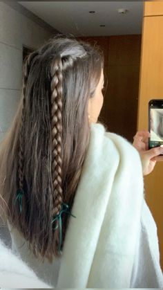 #прическа Hairstyles Two Braids, Star Wars Hairstyles, Hairstyles For Long Hair Braids, Galaxy Edge, Κούρεμα Bob, Disney 2024, Hair Inspiration Long, Mickey Shirt, Fishtail Braid