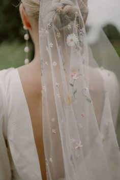 Romantic Pastel Wedding Inspiration At Sudeley Castle With Country Garden Theme with the bride wearing a flower embroidered wedding veil attached to bridal updo Romantic Pastel Wedding, Hair Bridal Accessories, Updo Wedding Hair, Wedding Hair Bridal, Floral Wedding Veils, Pastel Wedding Theme, Wedding Veils Short, Floral Veil