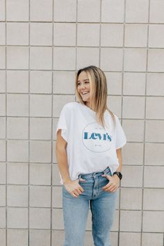 A Levi tee that is in perfect condition! This piece was thrifted and specially picked :) Casual Everyday Shirt With Logo Print, Casual Oversized Pre-shrunk Tops, Casual Shirt With Logo Print, Outfits Thrift, Clothes Fashion Outfits, Thrift Fits, Thrifted Clothes, Outfits Everyday, Vibrant Outfits