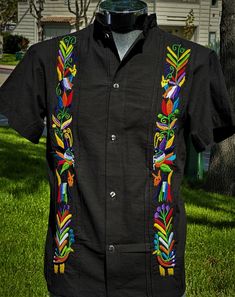 UNIQUE Embroidered Alebriges: Ancient esoteric figures of pre-hispanic Mexico                               Multicolored and unique Embroidery DOUBLE EMBROYDERY Black color Short Sleeve Button-down Dress Shirt 100 % Cotton  Pre-washed Artisan Made in Mexico Care instructions: This beautiful item was handmade. To maintain the quality of the work, we recommend hand wash in cold water and air drying. Hispanic Men Outfits, Bruno Costume, Traditional Mexican Shirts, Mexico Boho, Rave Shirts, Prom Suit, Mexican Shirts, Suit Ideas, Unique Embroidery