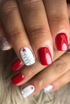 Makijaż Smokey Eye, White Nail Polish, Cute Gel Nails, Christmas Nails Acrylic, White Nail, Xmas Nails, Dipped Nails, Christmas Nail