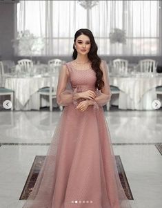 Simple Gown Designs Classy, Simple Gown Designs For Party, Simple Gown Designs, Net Gown Designs, Elegant Chiffon Dress, Gaun Tulle, Simple Gown, Classy Gowns, Simple Gowns