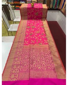 Soft katan banarsi silk saree wid katan zari and Resham weaving . Pink Sari, Banarasi Sari, Banaras Sarees, Banarsi Saree, Bridesmaid Saree, Silk Saree Banarasi, Indian Saree Blouse, Kurta Dress, Banarasi Silk Saree