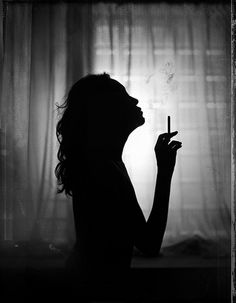 Silhouette Photography, Shadow Photography, Photographie Portrait Inspiration, Tattoo Women, Aesthetic People, Female Portraits, White Photos, Black Aesthetic Wallpaper