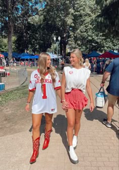 Louisville Game Day Outfit, Sorority Football Game Outfits, Uark Dorm University Of Arkansas, Arkansas Football Game Outfit, Arkansas Razorbacks Game Day Outfits, Gameday Fits Football, Arkansas Gameday Outfit, University Of Arkansas Game Day Outfit