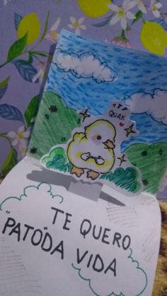 a piece of paper that has been placed on top of a sign with the words te quero patoda vida written in spanish