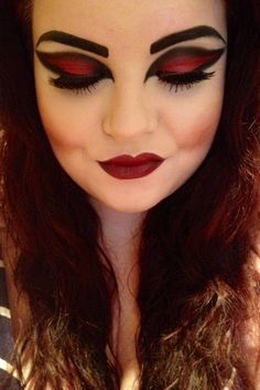 Sexy+Yet+Spooky+Halloween+Makeup+Looks - Cosmopolitan.com Vampire Makeup Looks, Vampire Makeup Halloween, Devil Makeup, Halloween Make-up Looks, Jester Costume, Drag Make-up, Vampire Makeup