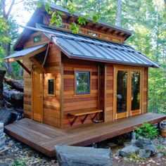 the tiny house book is shown with an image of a small cabin on it's deck