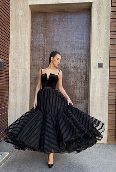 Gonna In Tulle, Black Evening Dress, Black Evening Dresses, Glam Dresses, Classy Dress, Looks Vintage, Couture Fashion