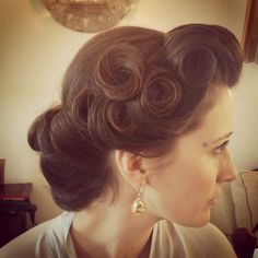 Pin Up Wedding Hairstyles | Pin curls, vintage hairstyle, up do, wedding occasion hair, ... | HAI ... Cabelo Pin Up, 40s Hairstyles, Event Hair, 1950s Hairstyles, 50s Hairstyles, Victory Rolls, 1940s Hairstyles, Rockabilly Hair, Vintage Wedding Hair