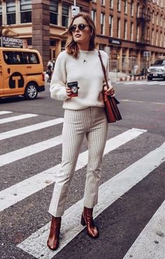 Autumn outfit Winter White Outfit Casual, White Outfit Casual, Winter White Outfit, Fall Fashion Coats, Fashion Articles, Urban Street Style, Street Style Winter, Olivia Palermo, Mode Inspo