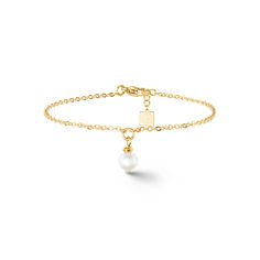 A minimalist design with a stylish solitaire freshwater pearl makes this gold bracelet an all-rounder for day-to-night wear. Lion Bracelet, Pearl Bracelet Gold, Freshwater Pearl Bracelet, Night Wear, Design Minimalista, Gold Gold, Pearl Bracelet, Arm Band, Jewellery And Watches