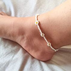 Daisy Choker, Anklet Bracelet, Cute Necklace, Beaded Necklaces, Chain Styles, Jewelry Ideas, Delicate Bracelet, Anklets, Favorite Jewelry