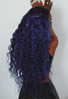 Curly Purple Hair, Blue Curly Hair, Curly Prom Hairstyles, Curly Prom Hair, Curly Hair Trends, Dyed Curly Hair, Colored Curly Hair, Hairstyles Curly, Hair Dye Colors