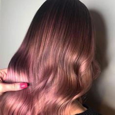 How to Get the Rose Brown Hair Look | Wella Professionals Pink Brunette, Gold Hair Colors, Costume Noir