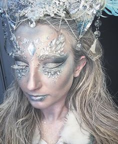 Ice Queen Makeup from Instagram Geoartistry - Gypsy Shrine face jewels and glitter. Handmade headpiece. Fancy dress costume, Halloween or festivals! Snow Kiss, Fantasy Make-up, Silver Makeup, Inspo Makeup