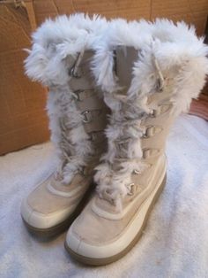 #fashion #shoes #boots cute brown ish boots with white fur Cute Winter Boots Snow, Winter Boots For Snow, Pretty Winter Boots, Winter Boots Aesthetic Snow, Aesthetic Snow Boots, Y2k Snow Boots, Gyaru Boots, Winter Fits Snow, Snow Boots Aesthetic