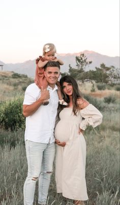 Family maternity photo Family Of 3 Photoshoot Maternity, White Dress Maternity Shoot With Family, Maternity Photo Family Of 3, Family Photos While Pregnant, Family Of 4 Picture Poses Pregnant, Fall Family Pictures Outfits Pregnant, Maternity Family Of 3, Maternity Pictures Family Of 3