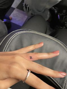 Cute Finger Tattoos For Couples, Finger Tattoos With Initials, Small Tattoos For Wife, Tattoos For Your Partner, Small Ring Finger Tattoo, Matching Tattoos For Couple, Initial Hand Tattoo, Initial Tattoos For Women