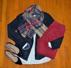 See how to wear a blanket scarf four ways! Four outfit ideas are featured. Organized Closet, Creative Outfits, Classy Yet Trendy, Blanket Scarves, Dress Better, Teacher Style, Autumn Outfits, Work Style