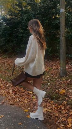 Estilo Rachel Green, Adrette Outfits, Cozy Fall Outfits, Mode Boho, Neue Outfits, Cute Fall Outfits, White Boots, Thanksgiving Outfit, Cozy Outfit