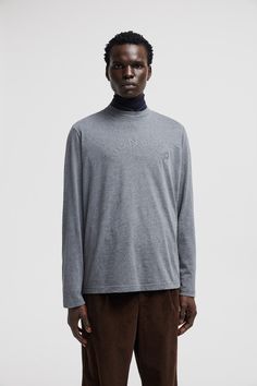 Worn alone or layered with hoodies and knits, this cotton jersey t-shirt is a casual wardrobe staple. The long sleeve crew neck is embellished with a subtle logo detail. Cotton Turtleneck T-shirt For Fall, Casual Turtleneck T-shirt With Relaxed Fit, Casual Cotton Turtleneck T-shirt, Relaxed Fit Long Sleeve Sportswear T-shirt, Relaxed Fit Long Sleeve T-shirt With Embroidered Logo, Sportswear Long Sleeve T-shirt With Logo Print, Moncler Sweatshirt, Moncler T Shirt, Personalized Jacket