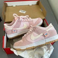 Pink Women’s Dunk Low Se Size 7. In Great Condition. Only Worn Once Nike Teddy Bear, Dunks Pink, Nike Shoes Pink, Pink Dunks, Teddy Bear Pink, Pretty Sneakers, Pink Nike Shoes, Bear Pink, Jordan Shoes Girls