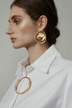 Career Girl Daily, Career Girl, Jewelry Photography, 가을 패션, Contemporary Jewellery, Jewelry Inspo, Modern Jewelry, Bling Bling, Cut Outs