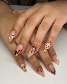 Nail Color Designs Ongles Beiges, Nail Art Halloween, Holloween Nails, Halloween Acrylic Nails, Cute Halloween Nails, October Nails, Heart Nail, Fall Acrylic Nails, Almond Nails Designs