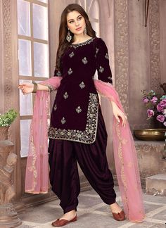 Plum And Pink Zari Embroidered Salwar Kameez Suit will mesmerise rest of the crowd with your ethnic glow by wearing this set with top fully embellished with zari buttis and hand work on velvet fabric paired with matching santoon semi patiala bottom and embellished soft net dupatta. This set can be teamed up with a pair of golden jewellery and fancy heels. This set contains a straight cut kurta, patiala salwar and a dupatta. Team up this set with jewellery on festivals or wedding events. Embellis Patiala Dress, Patiyala Dress, Designer Salwar Kameez, Velvet Dress Designs, Female Design, Patiala Suit, Indian Wedding Wear, Patiala Salwar, Punjabi Salwar Suits