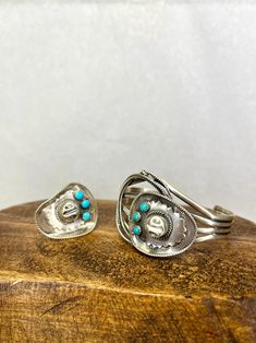 Sterling silver cuff with a rope & cowboy hat design, then 3 small turquoise stones placed on the back of the hat. Adjustable. Cowboy Hat Design, Hat Western, Country Jewelry, Hat Design, Rose Boutique, Cowgirl Western, Native Jewelry, Western Jewelry, Turquoise Stones