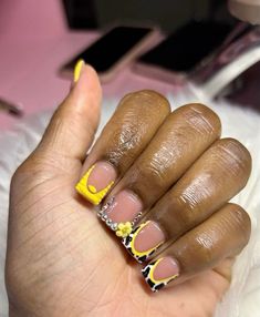 - 𝗳𝗼𝗹𝗹𝗼𝘄 𝟰 𝗺𝗼𝗿𝗲 ➚➚➚ Baddie Short Acrylic Nails, Acrylic Nails Yellow, Nails Sets, Girl Nails