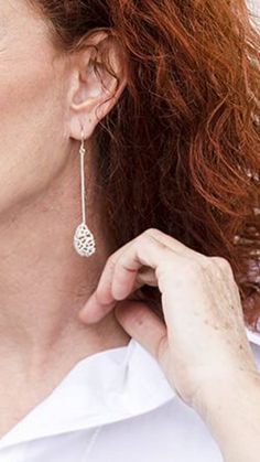 A beautifull silver delicate and long lace tear earrings. Long bridal earrings. Dangle wedding earrings. They are dainty but very noticeable. You can also have it in gold plated brass or black oxid silver. -Sterling silver -Free shipping Worldwide -Comesin a gift box ITEM DETAILS: Measurments: The short version of these earrings with the post is: 3.5 cm. 1.4 inch. The long version of these earrings with the post is: 4.8 cm. 1.9 inch. Choose your preference while you check out. If you prefer a ll Delicate Teardrop Linear Earrings For Anniversary, Elegant Silver Teardrop Crown Earrings, Elegant Pierced Teardrop Earrings, Elegant Long Drop Silver Earrings, Delicate Teardrop Linear Earrings, Dangle Filigree Bridal Earrings, Elegant Pierced Teardrop Pendant, Long Drop Teardrop Earrings For Wedding, Elegant Sterling Silver Filigree Teardrop Earrings